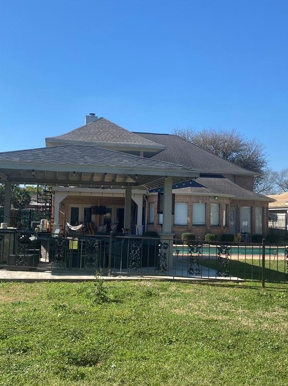 7634 Antoine Dr, Houston TX  77066-4444 exterior