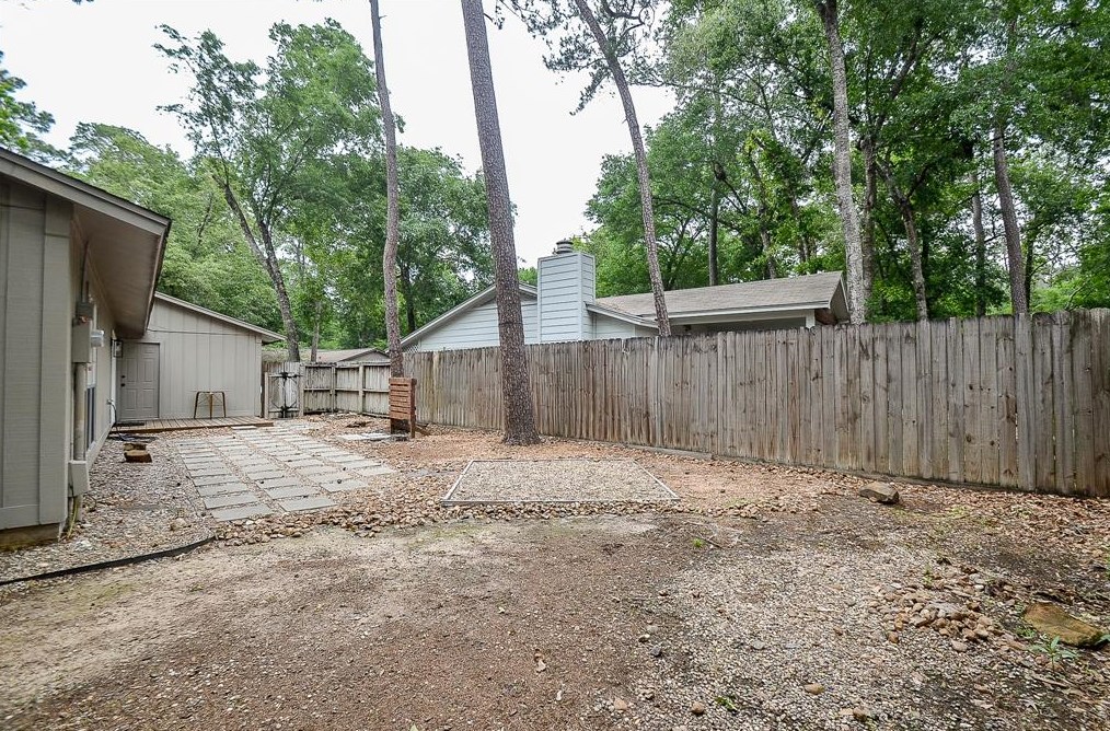 2 Raccoon Ln, Spring TX 77380-1873 exterior
