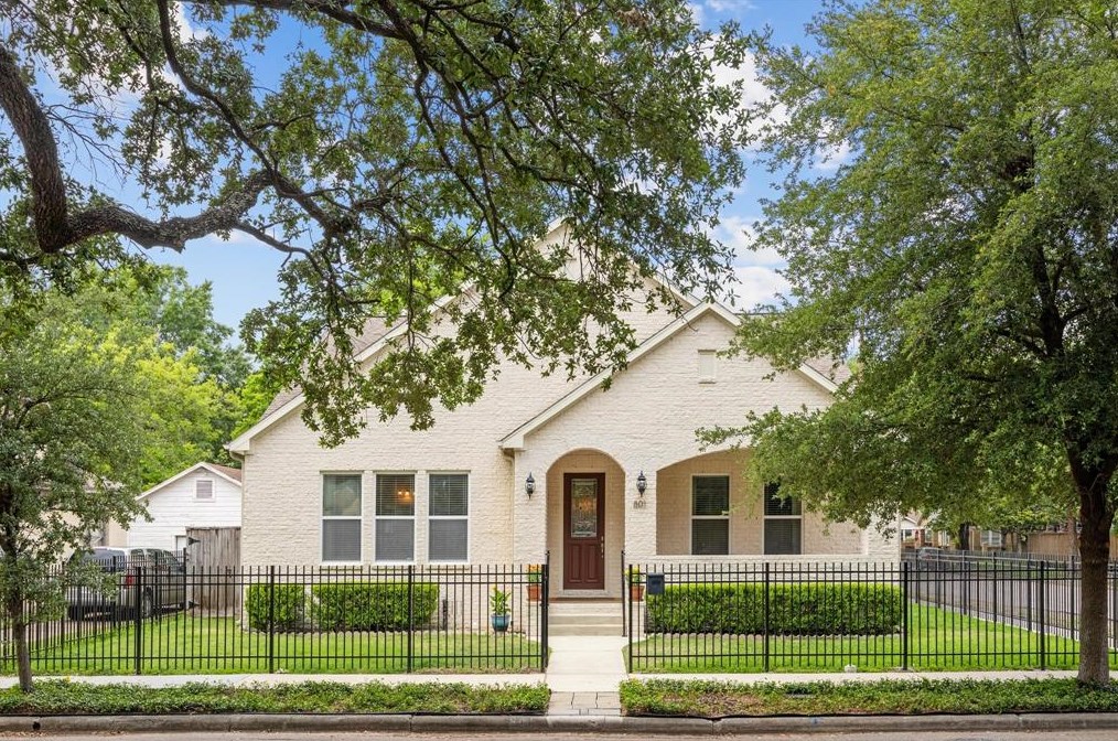 801 Pizer St, Houston TX  77009-5250 exterior