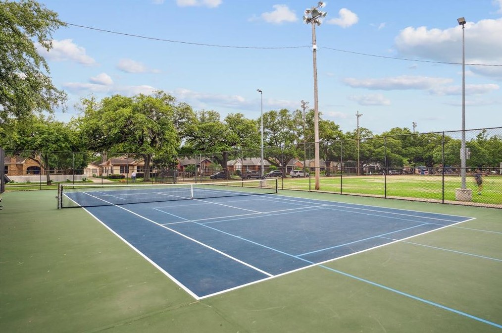 801 Pizer St, Houston TX  77009-5252 exterior