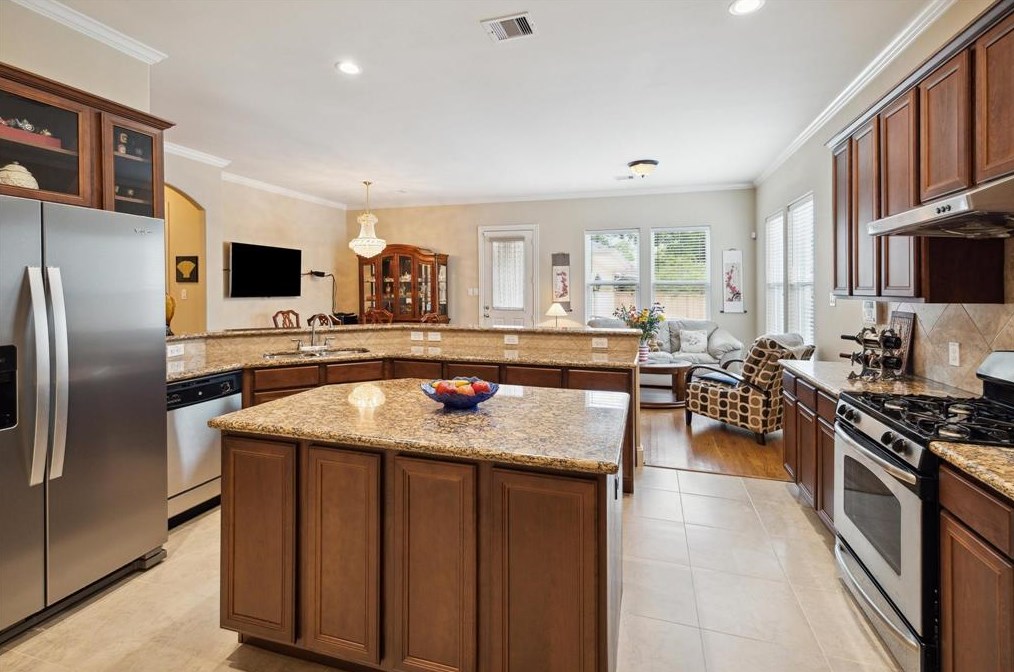 801 Pizer St, Houston TX  77009-5252 exterior