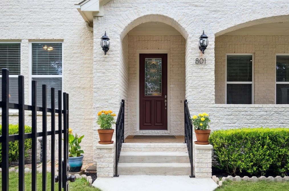 801 Pizer St, Houston TX  77009-5252 exterior