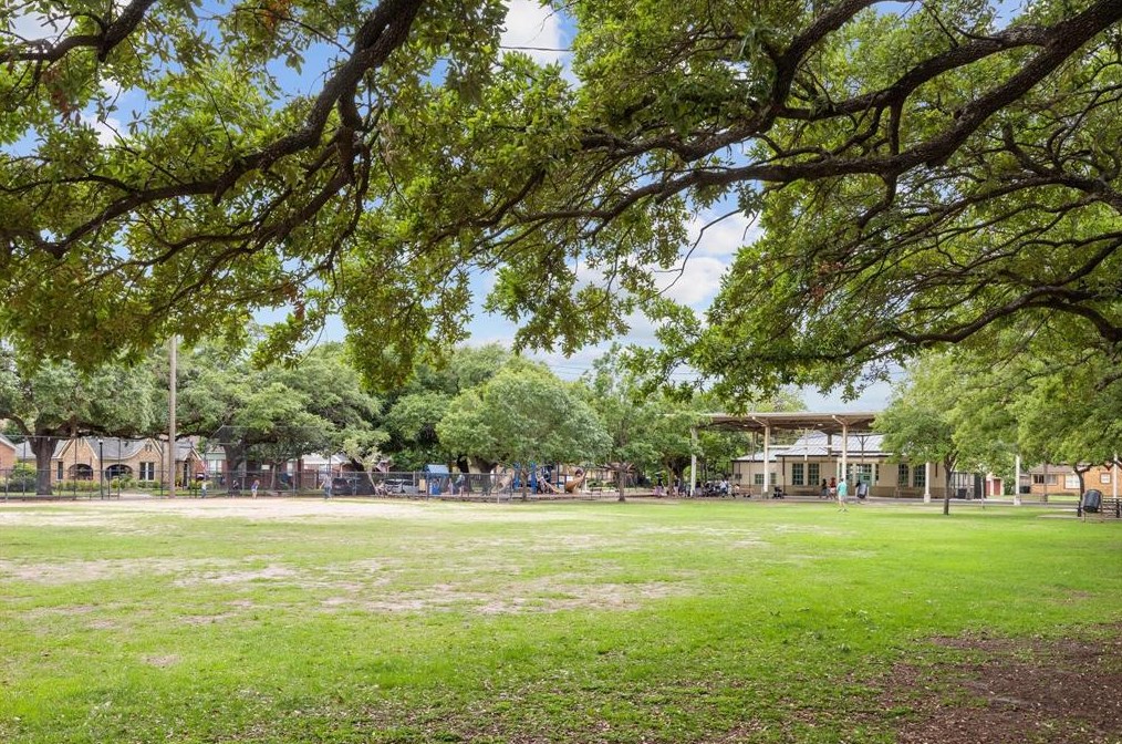 801 Pizer St, Houston TX  77009-5252 exterior