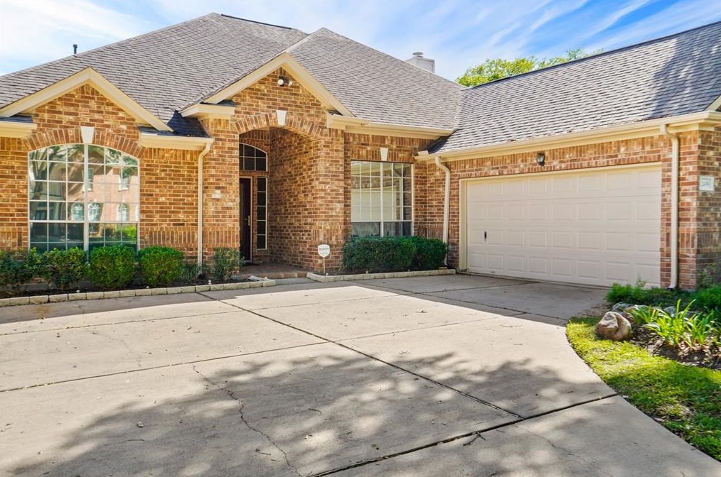 12439 Shadowmist Dr, Houston TX  77082-2371 exterior