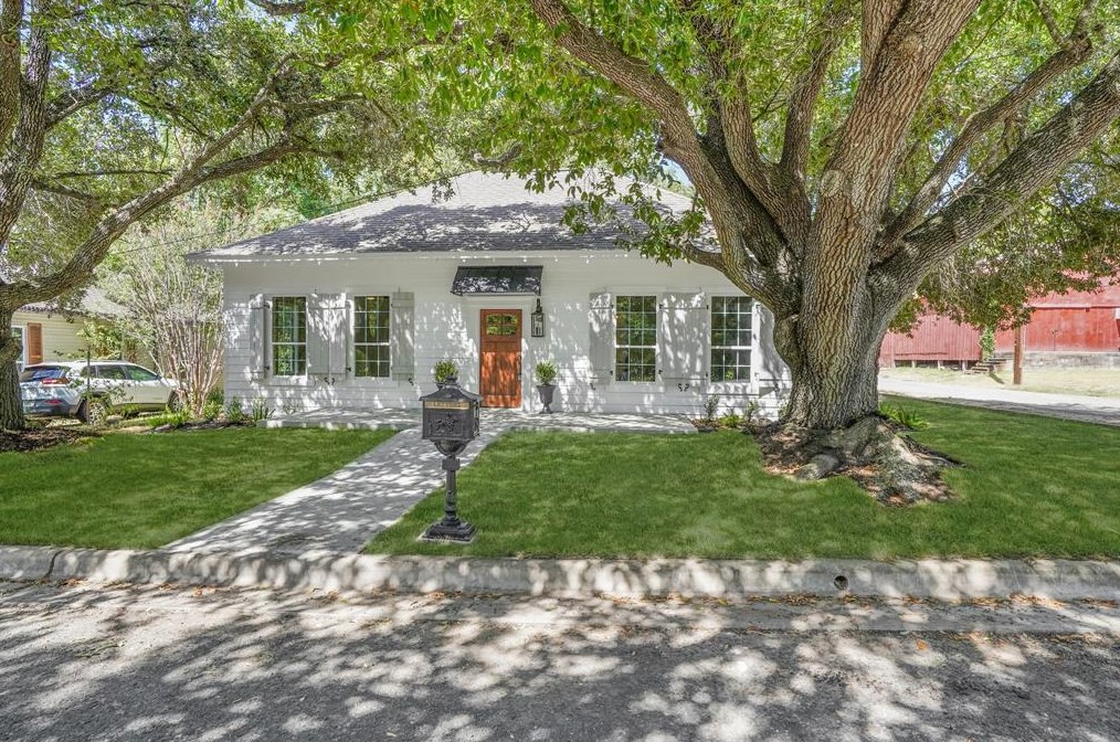 809 Upton Ave, Engle TX  78956-2040 exterior
