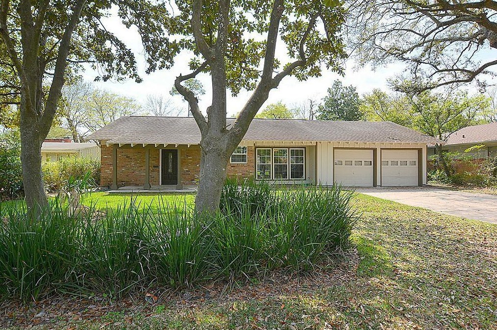 5015 Beechnut St, Houston TX  77096-1502 exterior