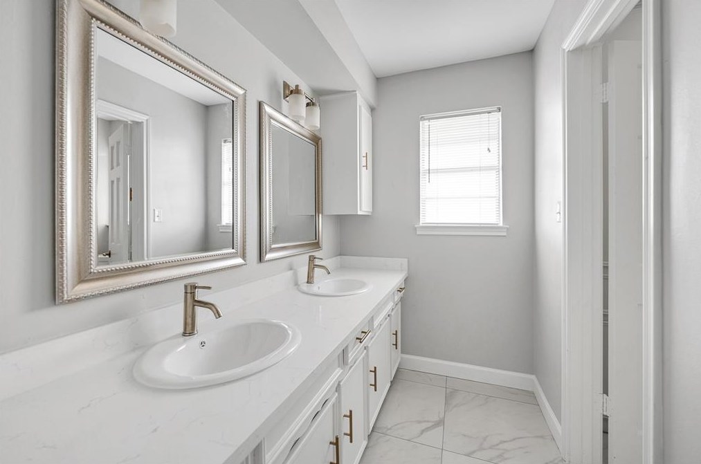 10806 Tupper Lk Dr, Houston TX  77056-1624 exterior