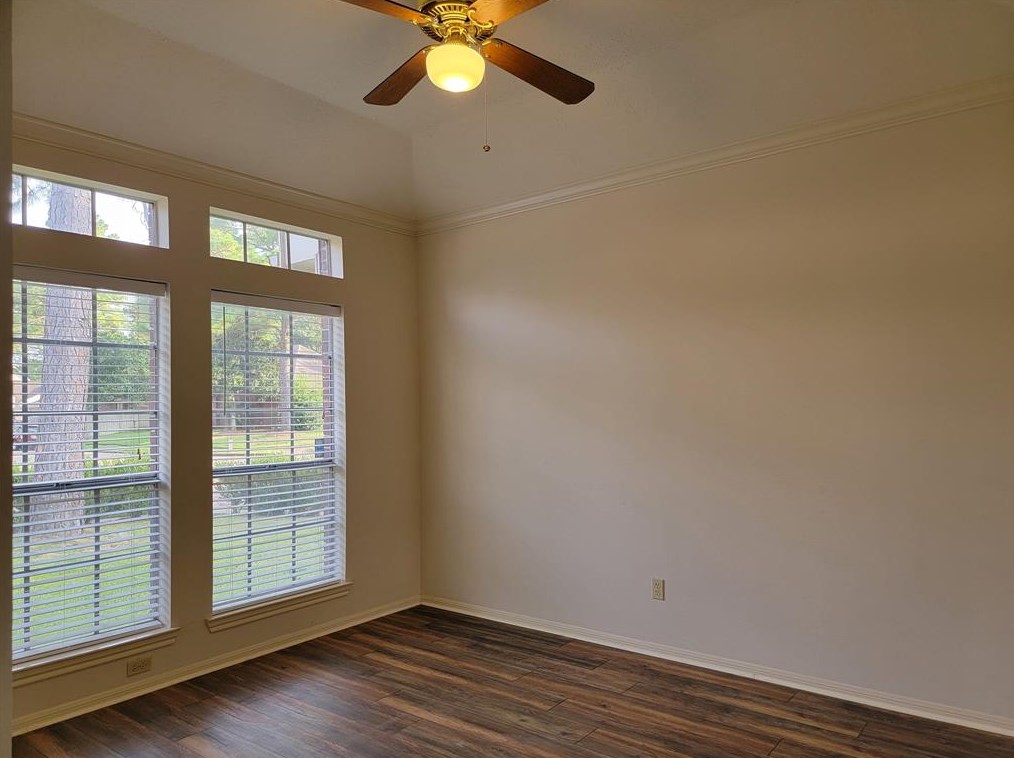 1527 New Cedars Dr, Houston TX  77062-2275 exterior
