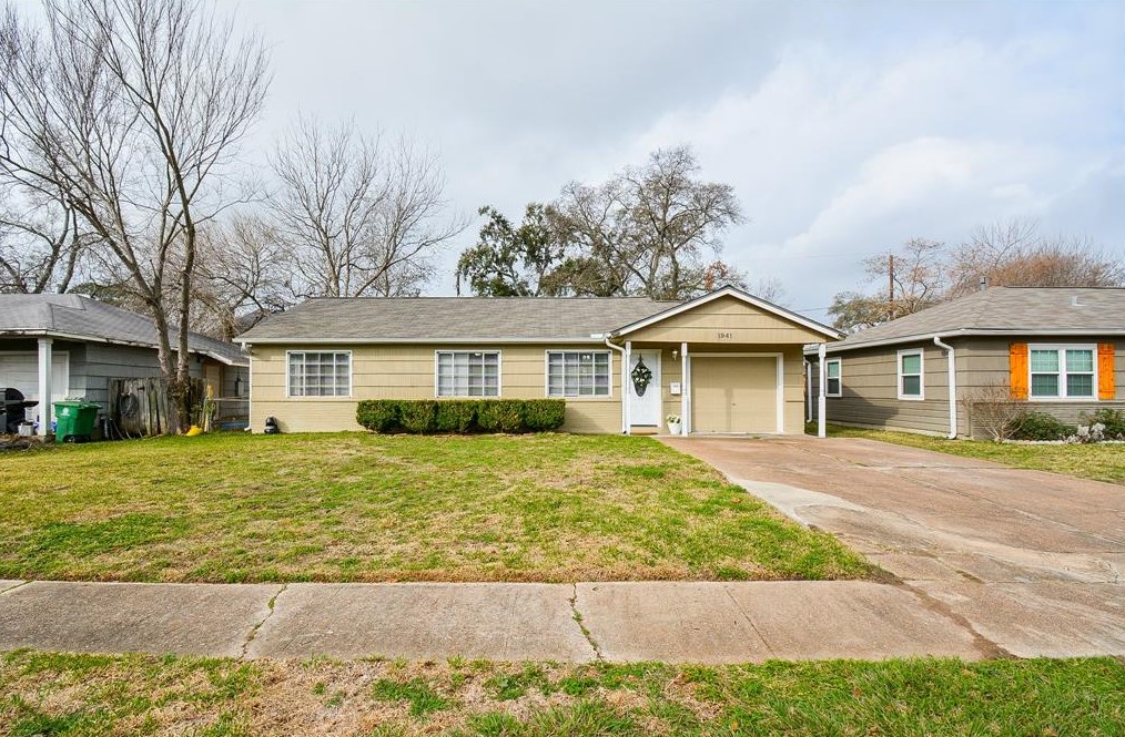 1941 Coulcrest Dr, Houston TX  77055-1409 exterior