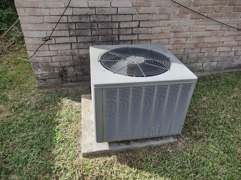 9730 Appleridge Dr, Houston TX  77070-4704 exterior