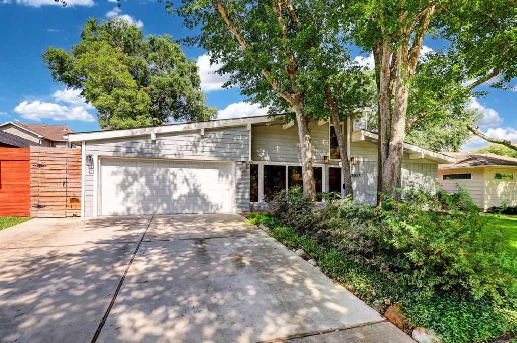 7915 Greenbush St, Houston TX  77025-2613 exterior