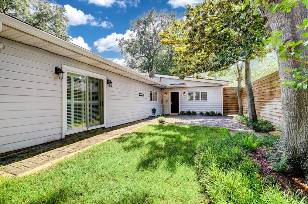 7915 Greenbush St, Houston TX  77025-3827 exterior