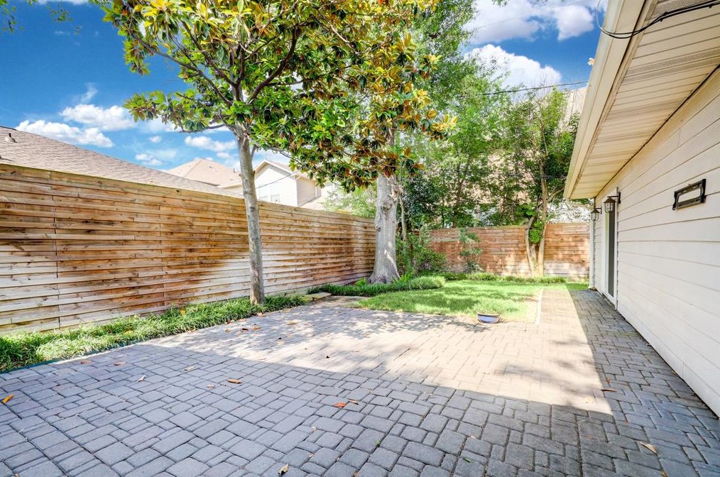 7915 Greenbush St, Houston TX  77025-3827 exterior