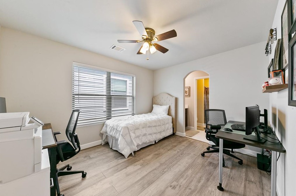 5109 Darling St, Houston TX  77007-2753 exterior