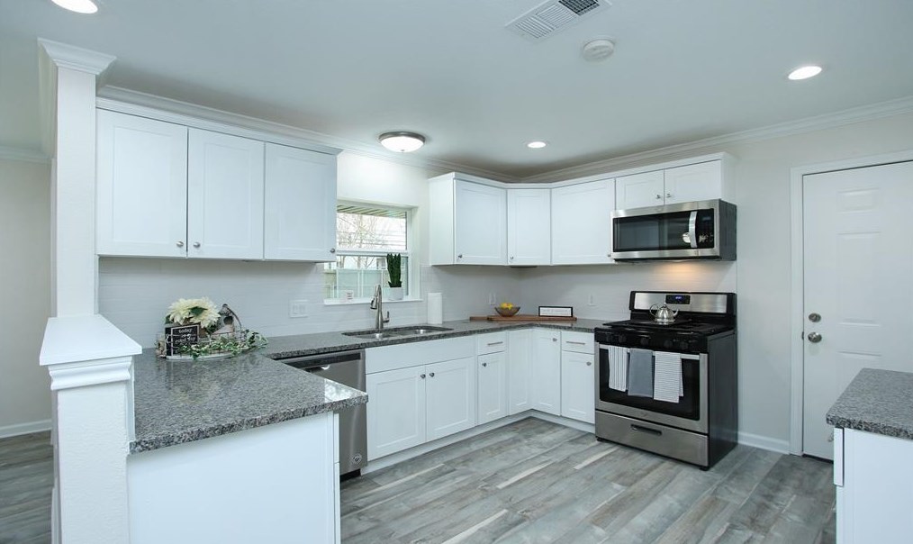 8741 Blankenship Dr, Houston TX  77080-3536 exterior