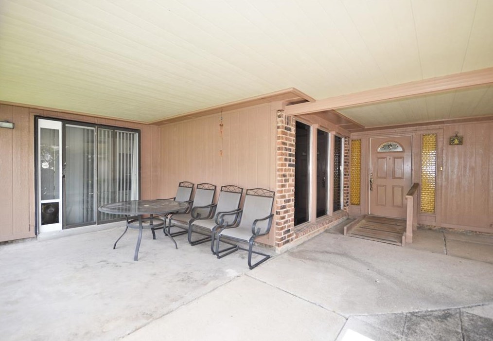 15707 Parksley Dr, Houston TX  77059-4626 exterior