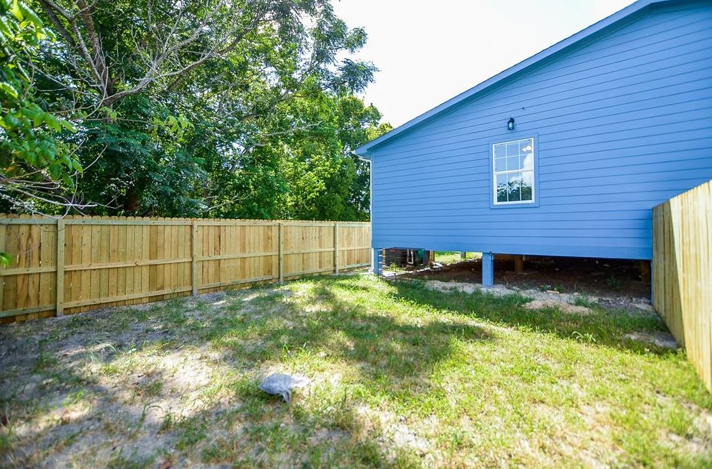 239 Broadhurst Dr, Houston TX  77047-5029 exterior