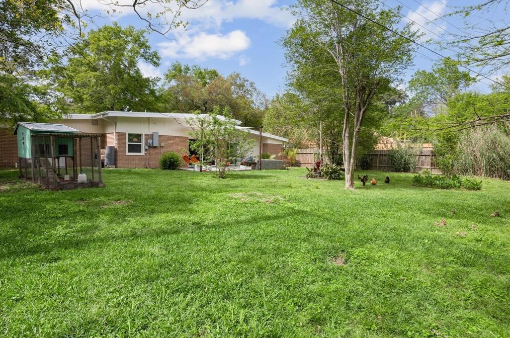 1738 Maux Dr, Houston TX  77043-2902 exterior