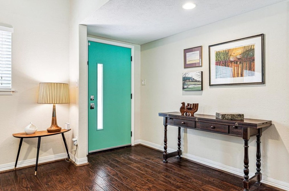 1738 Maux Dr, Houston TX  77043-2902 exterior