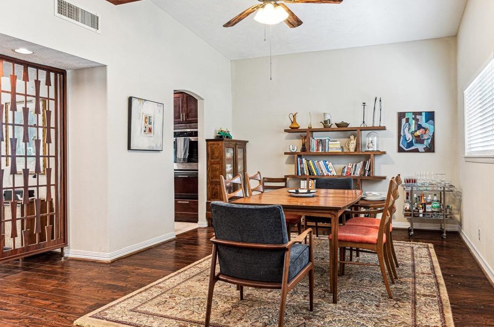1738 Maux Dr, Houston TX  77043-2902 exterior