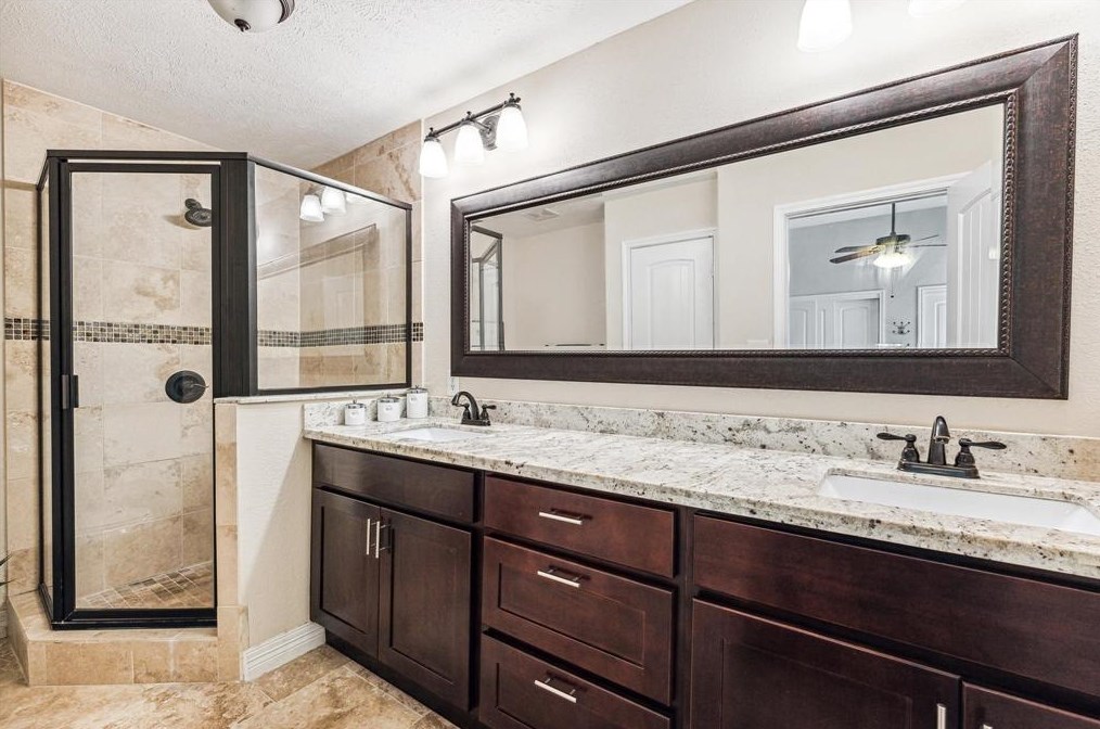 1738 Maux Dr, Houston TX  77043-2902 exterior