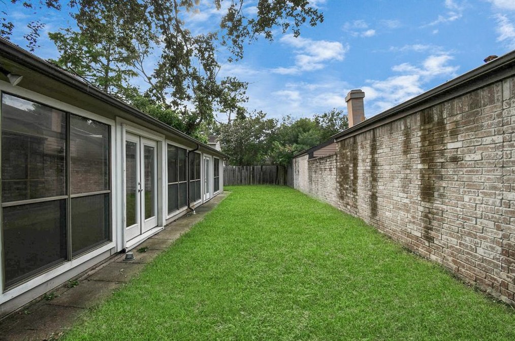 7018 Marisol Dr, Houston TX  77083-2306 exterior