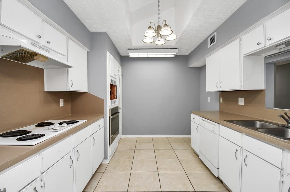 7018 Marisol Dr, Houston TX  77083-2306 exterior
