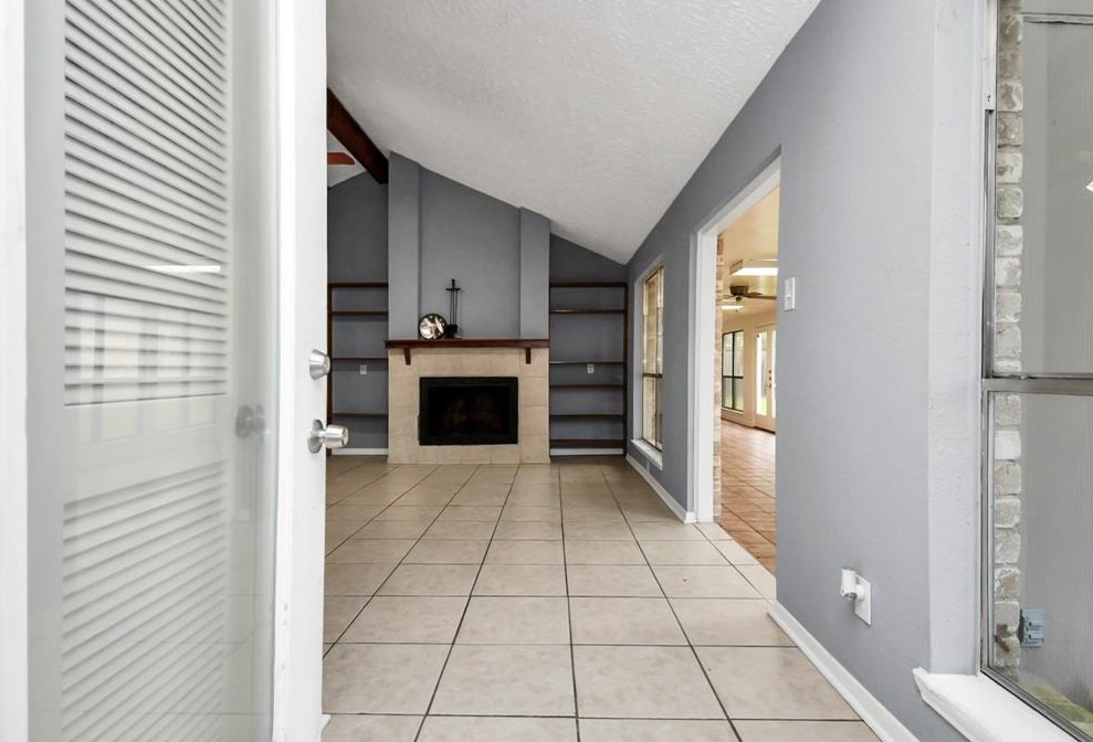 7018 Marisol Dr, Houston TX  77083-2306 exterior