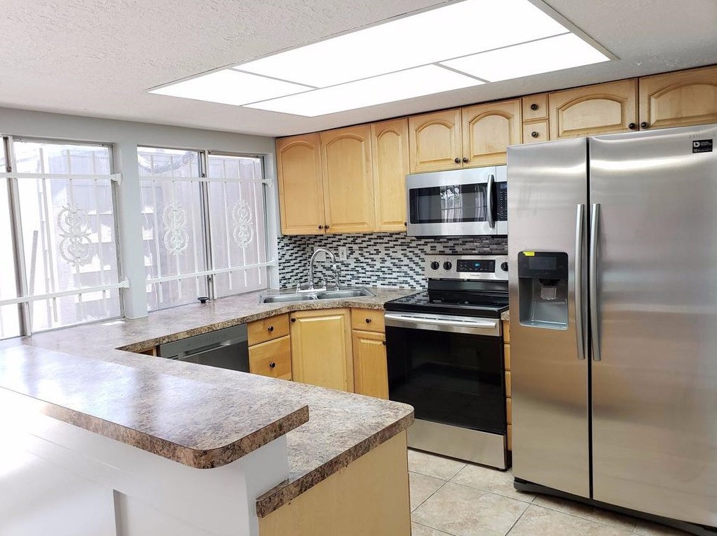 10837 Sandpiper Dr, Houston TX  77096-5419 exterior