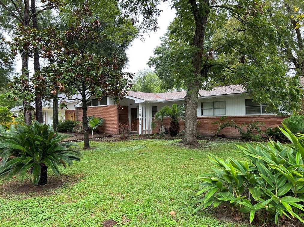 7035 Leader St, Houston TX  77074-4916 exterior