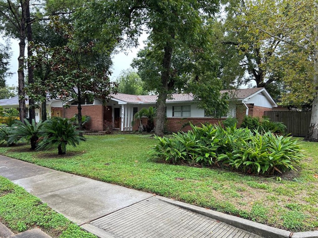 7035 Leader St, Houston TX  77074-3421 exterior