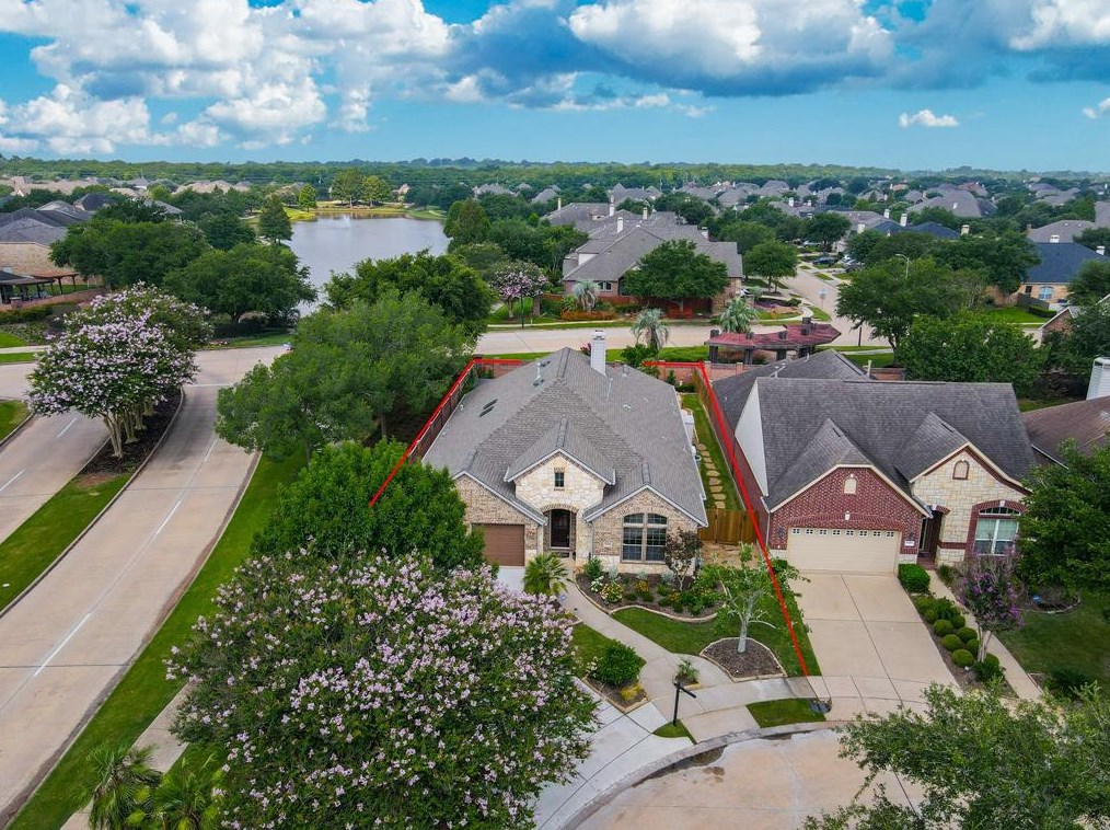 2226 Ascot Ln, Sugar Land TX  77479-6686 exterior