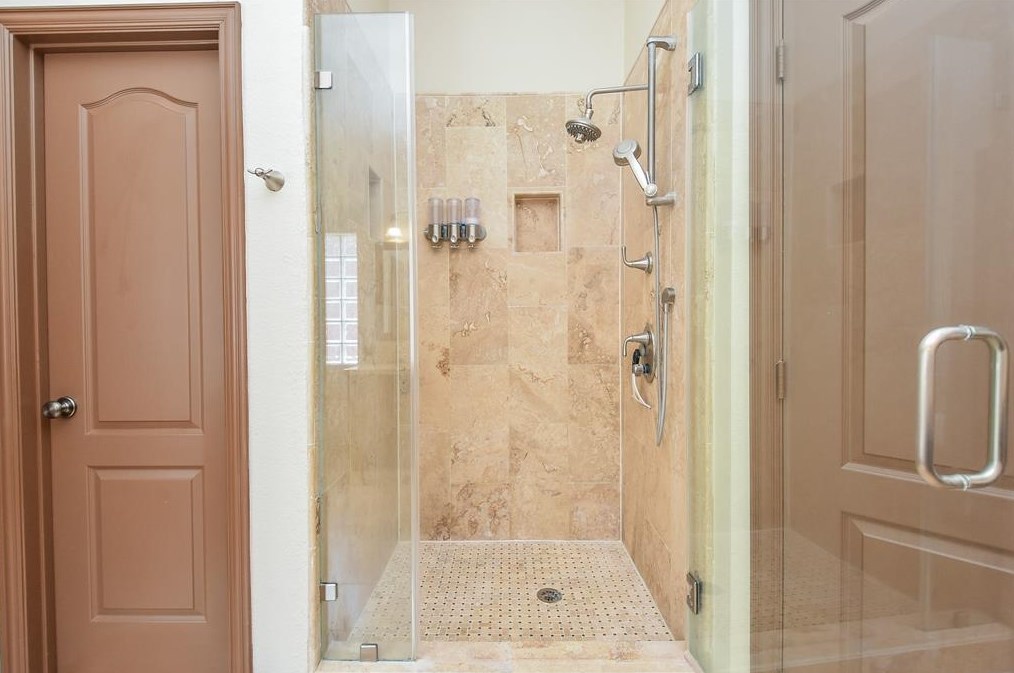 2226 Ascot Ln, Sugar Land TX  77479-6686 exterior