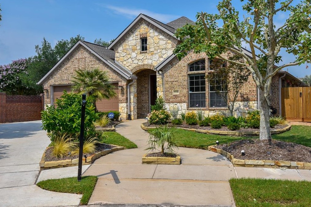 2226 Ascot Ln, Sugar Land TX  77479-6685 exterior