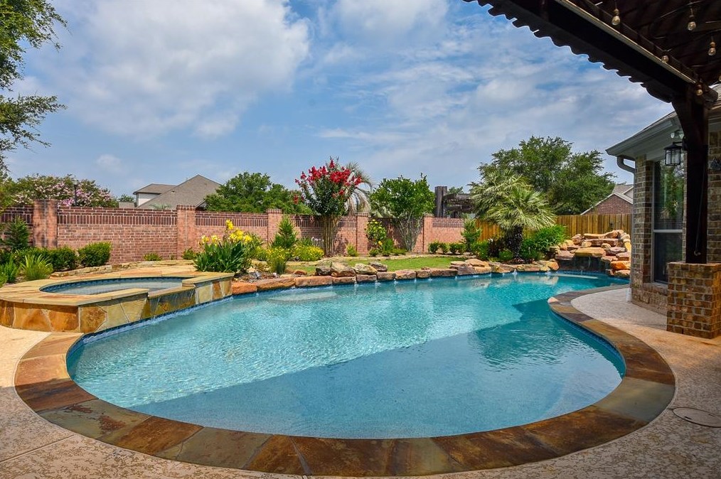 2226 Ascot Ln, Sugar Land TX  77479-6686 exterior