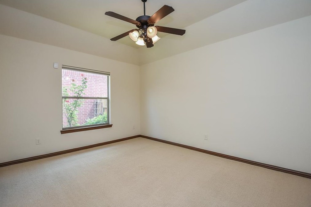 2226 Ascot Ln, Sugar Land TX  77479-6686 exterior