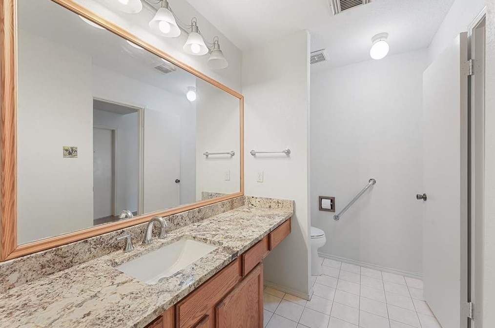 9819 Canterhurst Cir, Houston TX  77065-4370 exterior