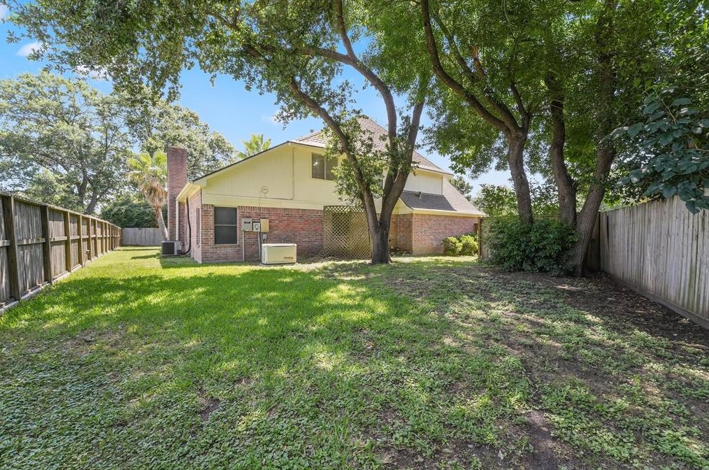 9819 Canterhurst Cir, Houston TX  77065-4370 exterior