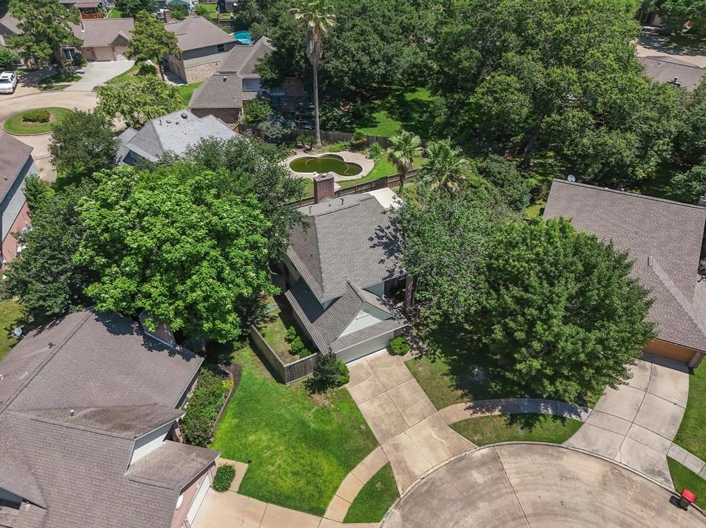 9819 Canterhurst Cir, Houston TX  77065-4370 exterior