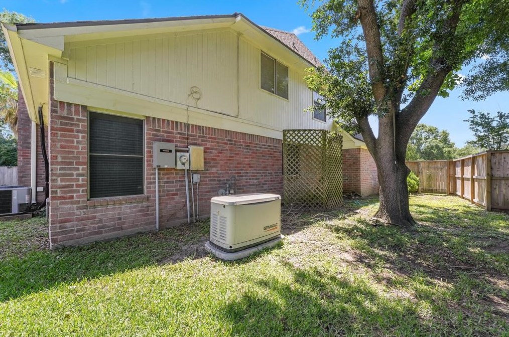 9819 Canterhurst Cir, Houston TX  77065-4370 exterior