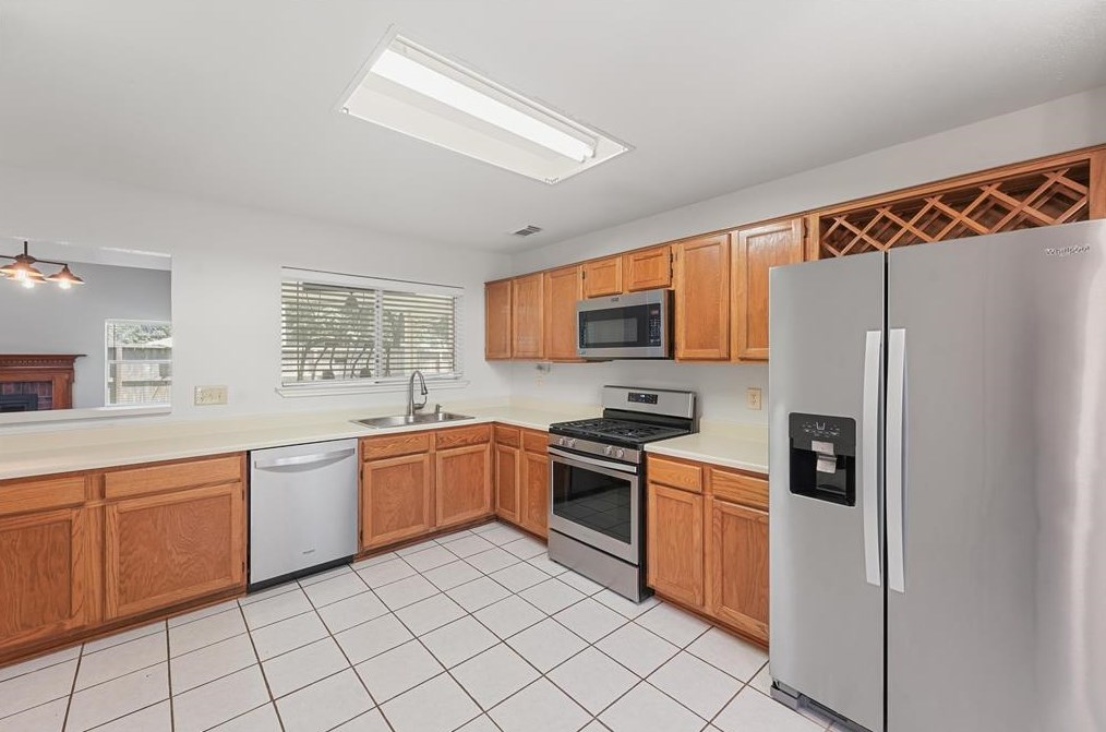 9819 Canterhurst Cir, Houston TX  77065-4370 exterior