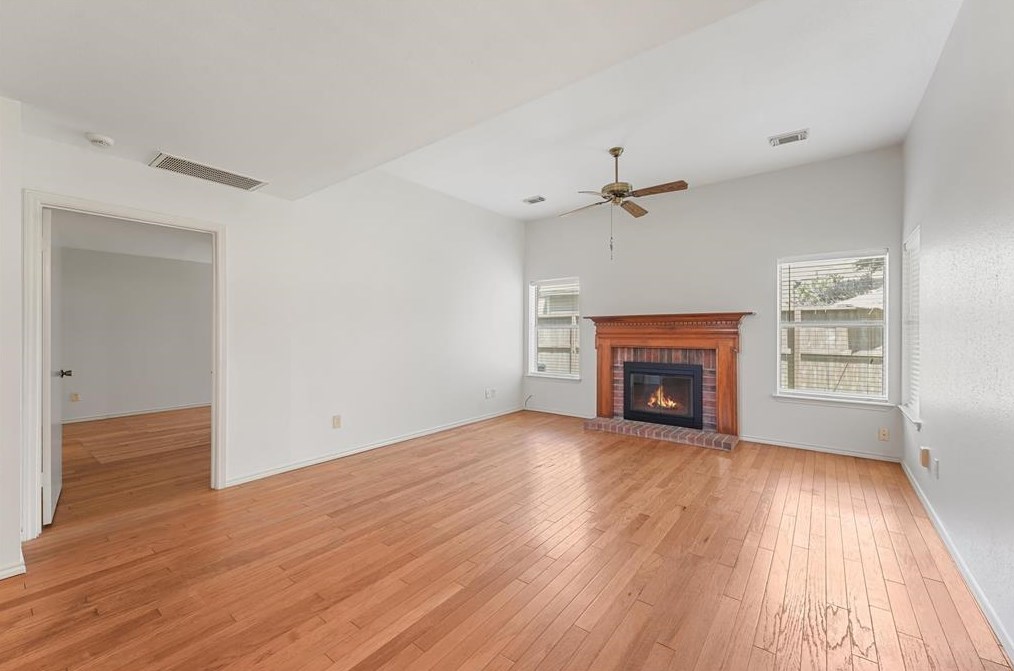 9819 Canterhurst Cir, Houston TX  77065-4370 exterior