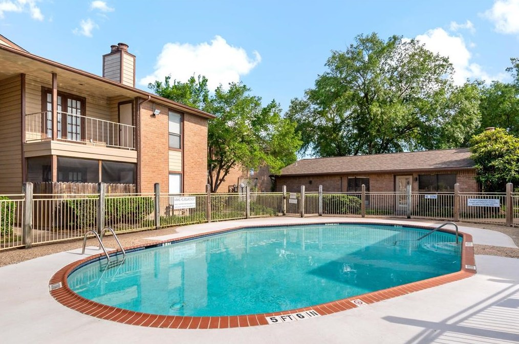 9000 Bissonnet St, Houston TX  77074-2439 exterior