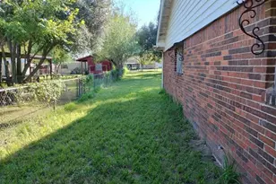 105 Newcastle St, Victoria, TX 77905 - Photo 3