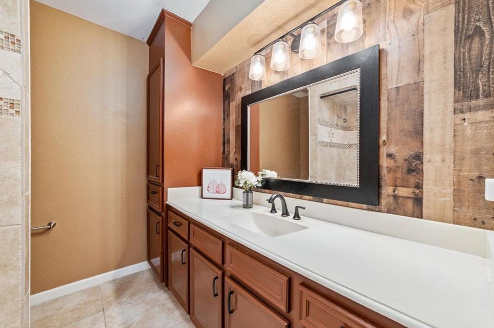 7919 Arbor Meadow Dr, Houston TX  77071-3218 exterior
