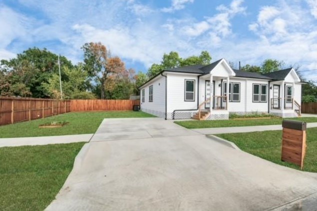 4802 Angleton St, Houston TX  77033-3820 exterior