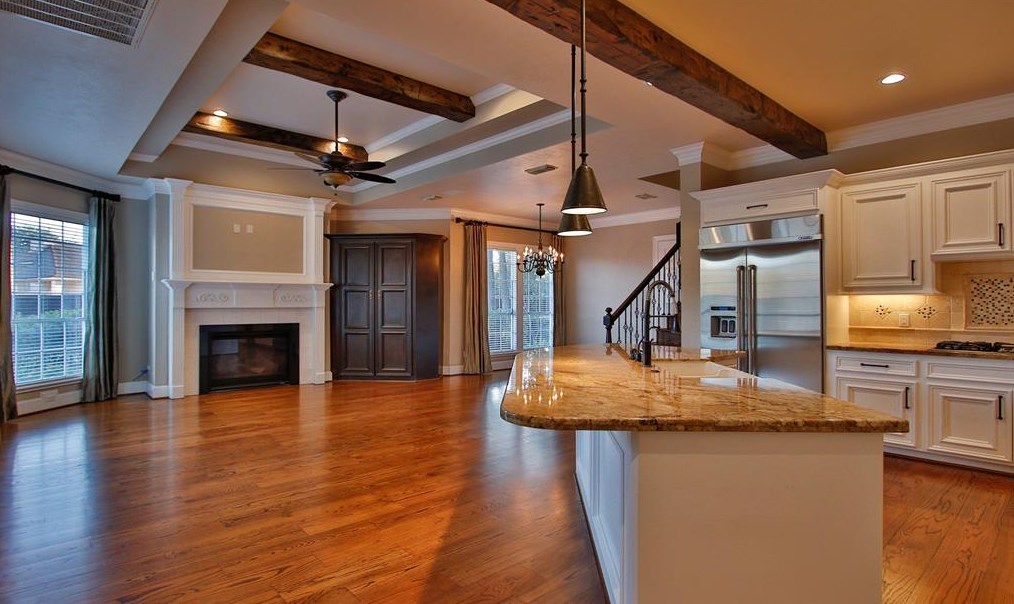 15 Champion Villa Dr, Houston TX  77069-1428 exterior