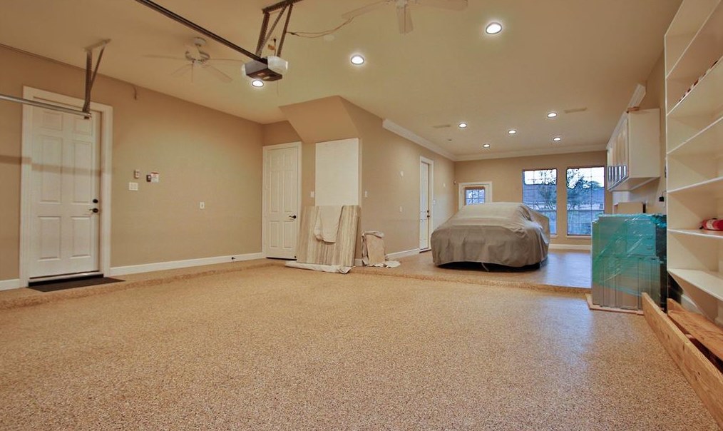 15 Champion Villa Dr, Houston TX  77069-1428 exterior