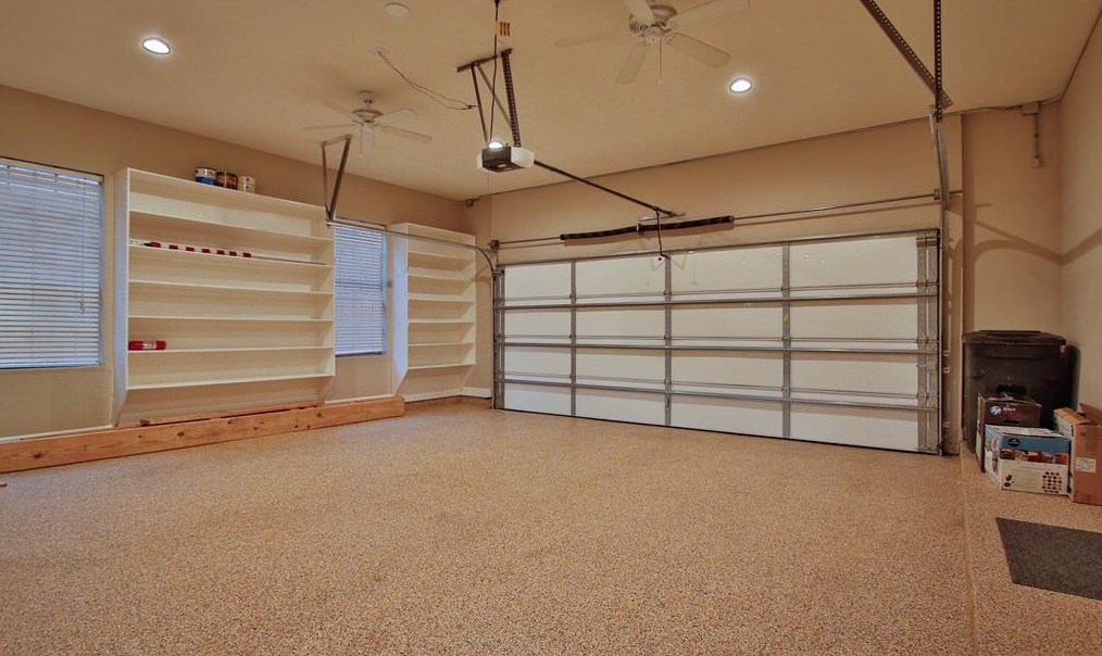 15 Champion Villa Dr, Houston TX  77069-1428 exterior