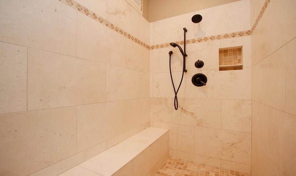 15 Champion Villa Dr, Houston TX  77069-1428 exterior